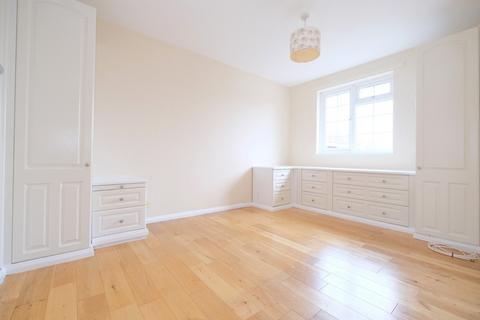 3 Shepherds Close, Orpington, BR6 9UB