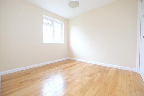 3 Shepherds Close, Orpington, BR6 9UB