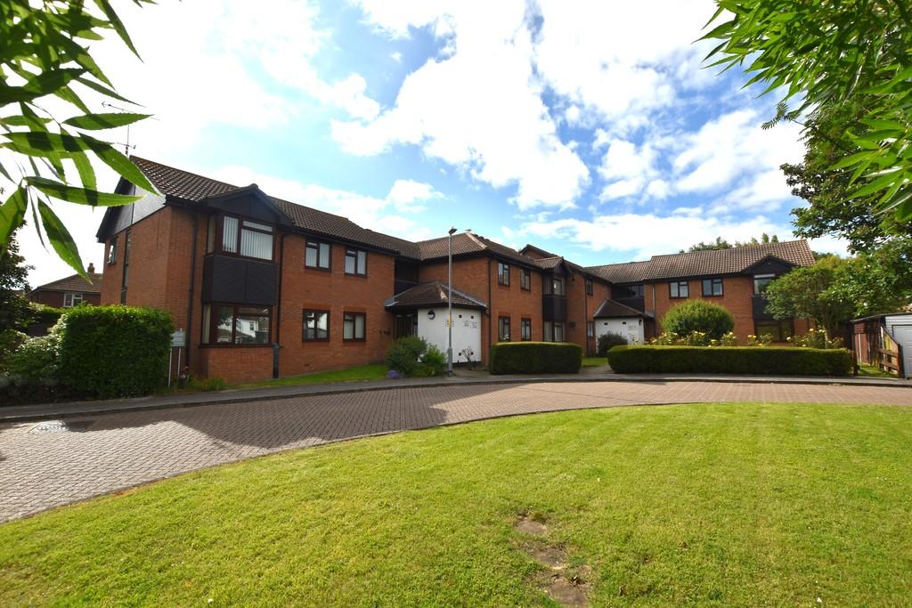 2 Roselawn Gardens, Margate 2 bed apartment for sale £100,000