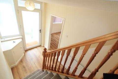 4 bedroom semi-detached house to rent, Silverton Road, Oadby, Leicester