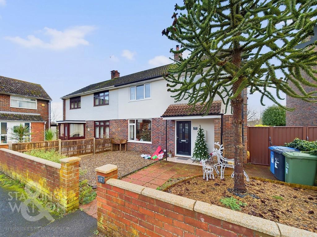 Lakeside Rise, Blundeston, Lowestoft 3 bed semidetached house for sale