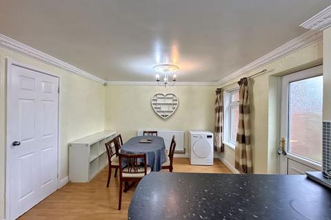 39 Birches Rise, Willenhall, WV13 2DB
