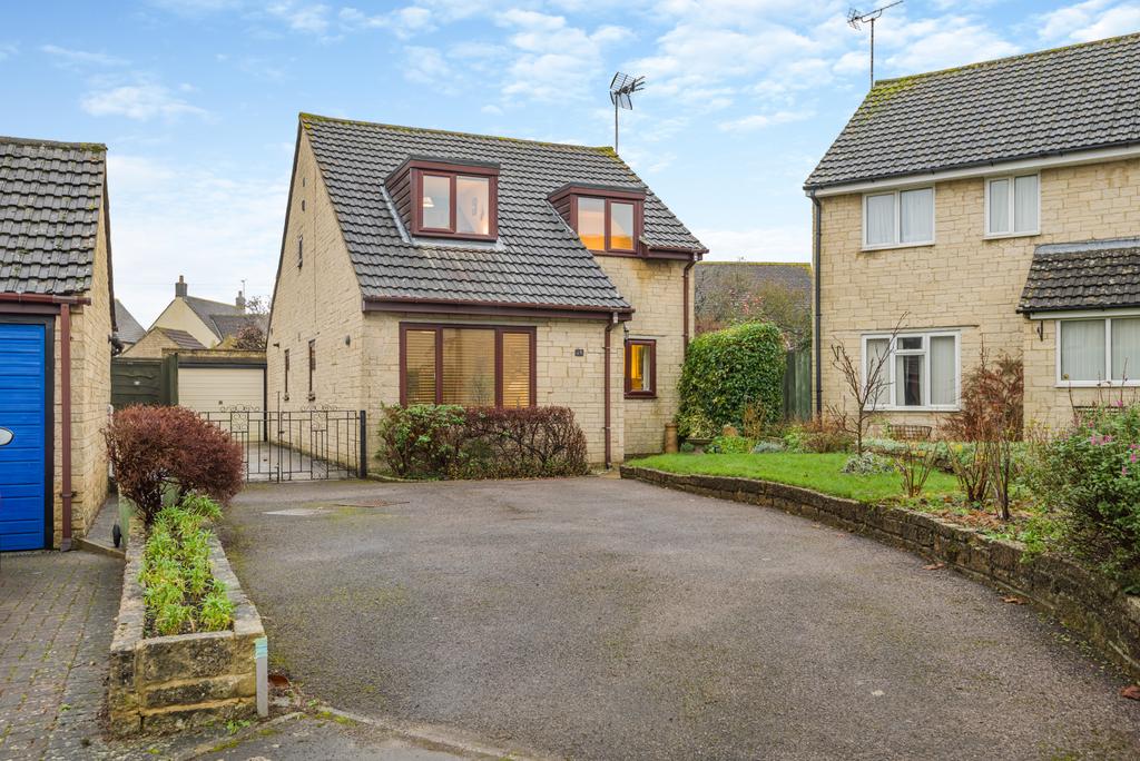 Pheasant Way, Cirencester, Gloucestershire, GL7 4 bed detached house
