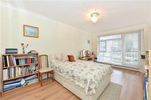 3 bedroom apartment for sale, Sheringham, St Johns Wood Park