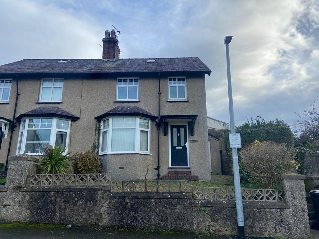 Ffordd Dinas, Llanfairfechan, Conwy, LL33 3 bed semidetached house for