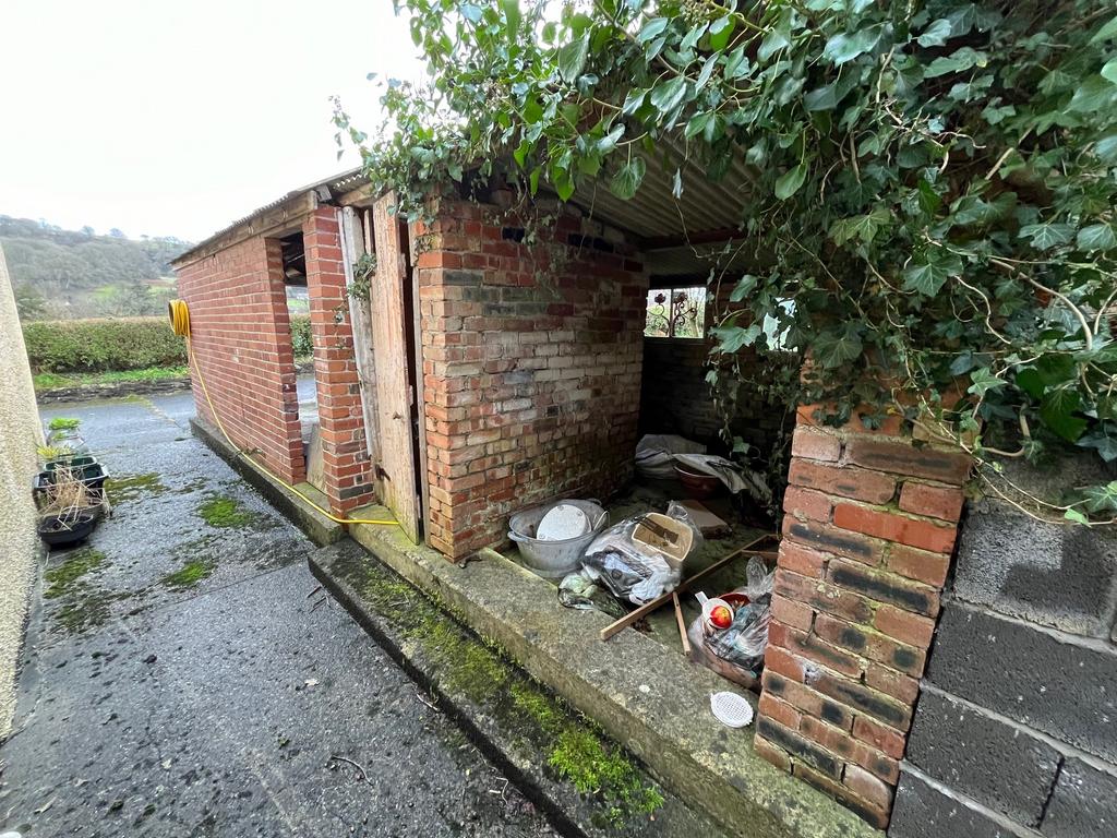 Rear Brick Lean-To