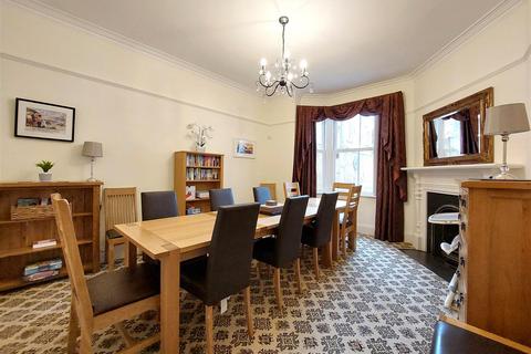 6 bedroom terraced house for sale, West Street, Scarborough