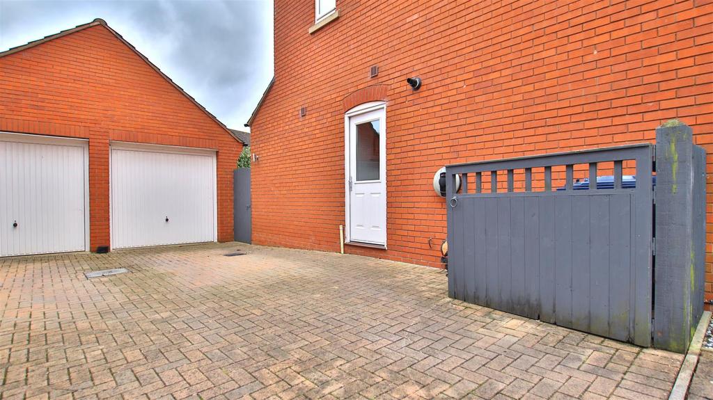 Willow Drive, Walton Cardiff, Tewkesbury 4 bed house for sale £475,000