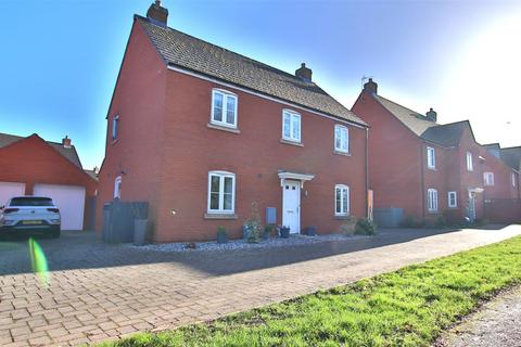 4 bedroom detached house for sale, Willow Drive, Walton Cardiff, Tewkesbury
