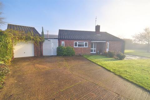 3 bedroom detached bungalow for sale, Risborough Road, Terrick HP22