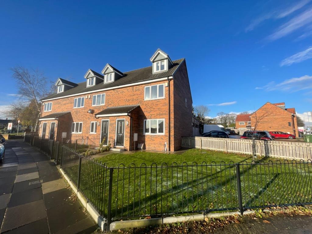 Rosebank Court, StocktonOnTees 3 bed end of terrace house for sale £130,000