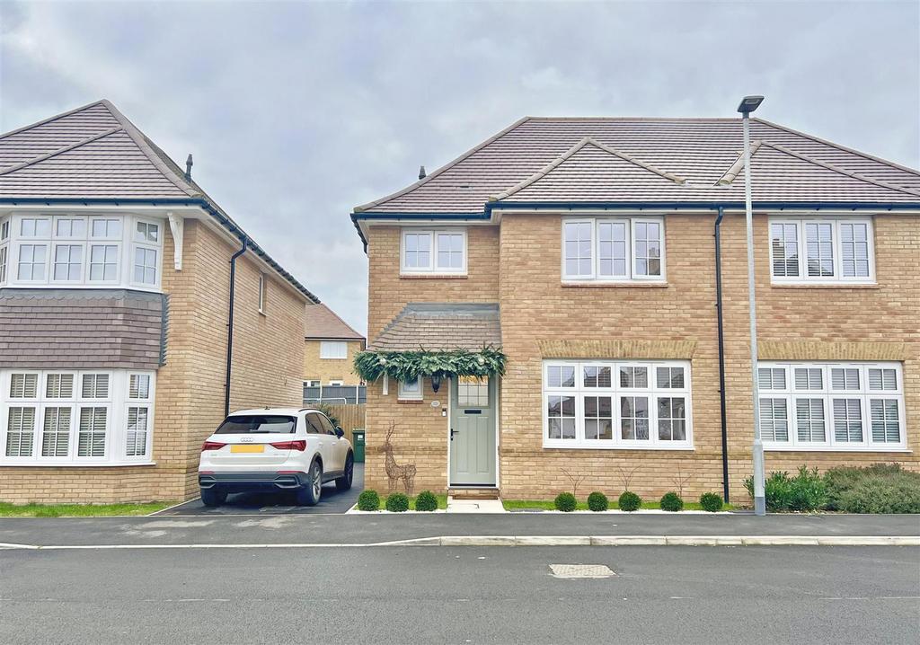 Dowsett Drive, Silver End, Witham 3 bed semidetached house for sale £390,000