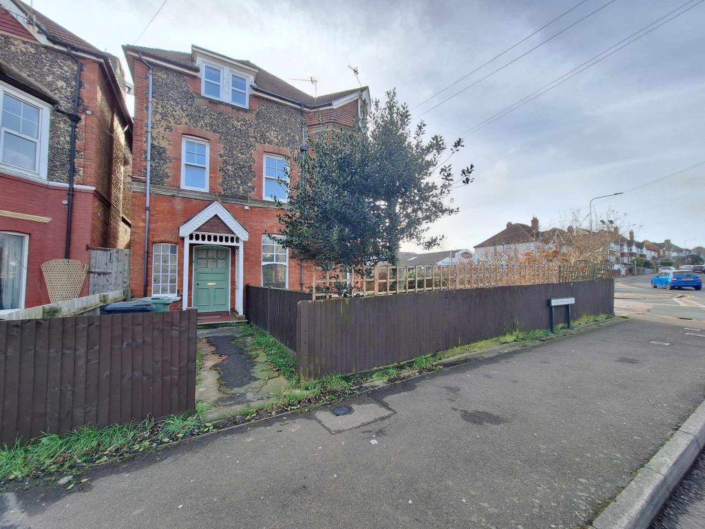 Ashdown Road, Bexhill on Sea 2 bed flat £885 pcm (£204 pw)