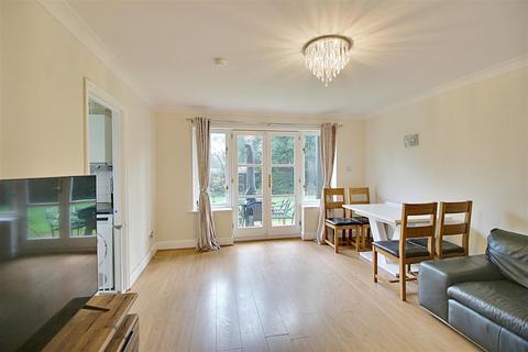 12 Village Park Close, Enfield, EN1 2SG