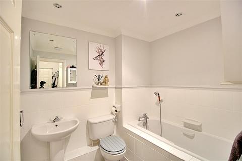 12 Village Park Close, Enfield, EN1 2SG