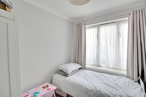 12 Village Park Close, Enfield, EN1 2SG