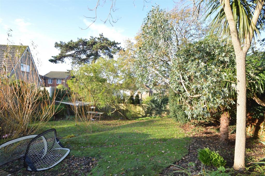 EAST RYDE 4 bed detached house for sale £465,000