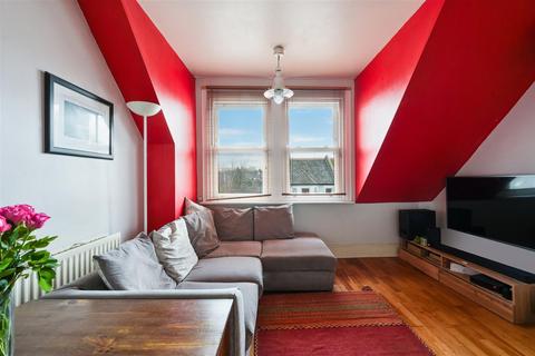Top Floor Flat, 3 Randolph Road, Epsom, KT17 4LA