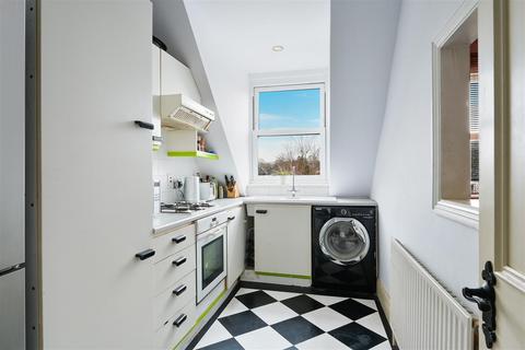 Top Floor Flat, 3 Randolph Road, Epsom, KT17 4LA