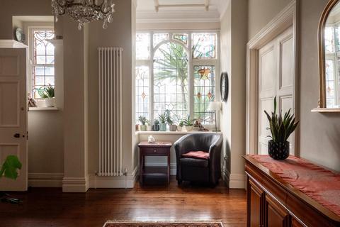 22 Archer Road, Penarth, CF64 3HW