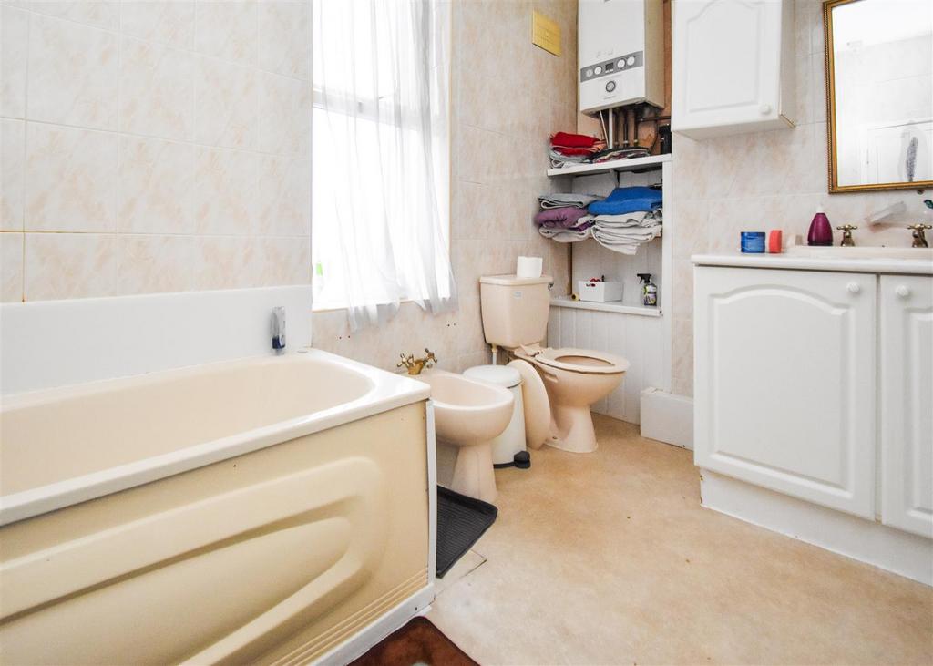 166 Crowther Road - Bathroom.jpg