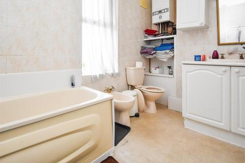 166 Crowther Road, Wolverhampton, WV6 0HY