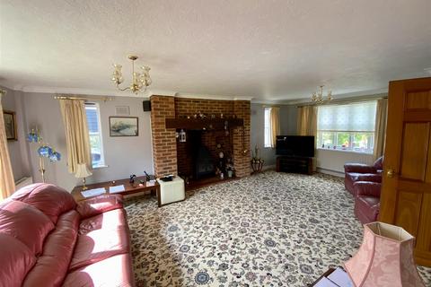 5 bedroom detached house for sale, Borton Close, Yalding, Maidstone