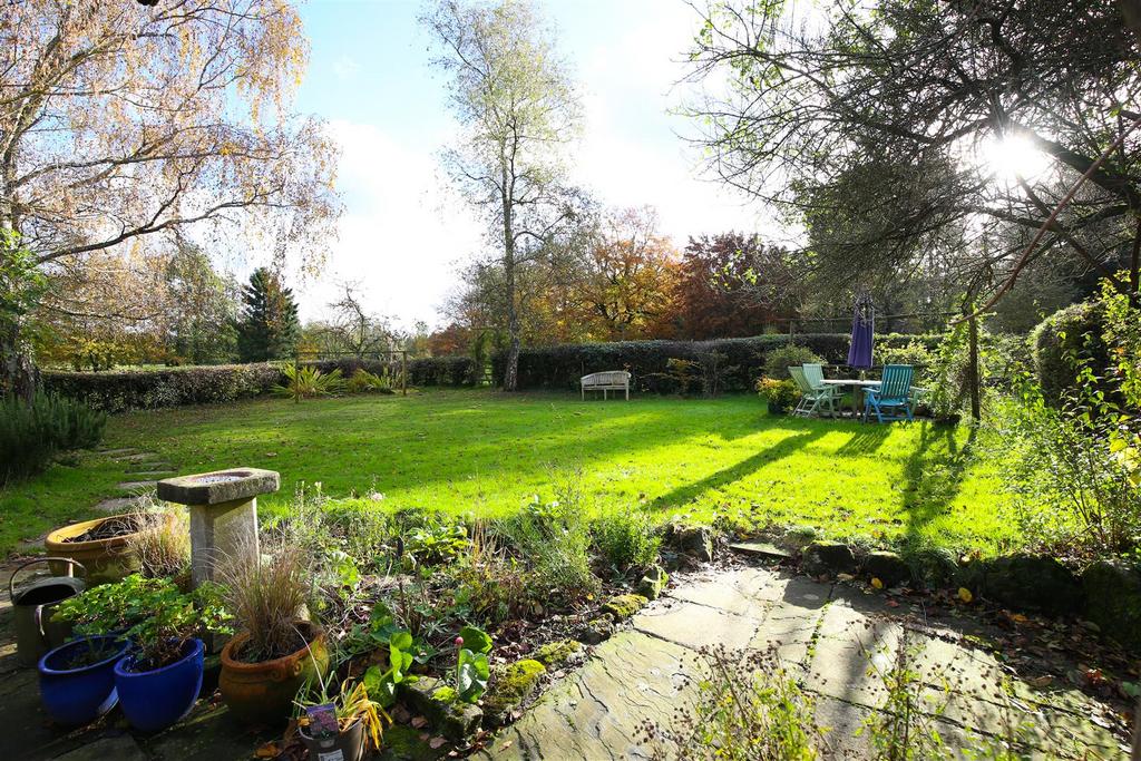 New Cottages, Ismays Road, Ivy Hatch 4 bed end of terrace house for