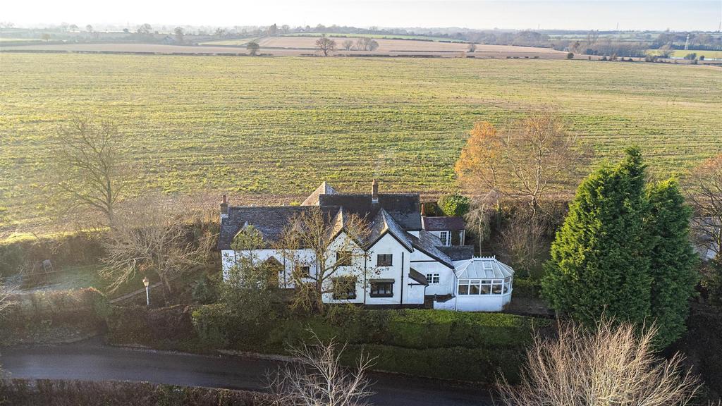 Lullington Road, Clifton Campville, Tamworth 5 bed detached house for