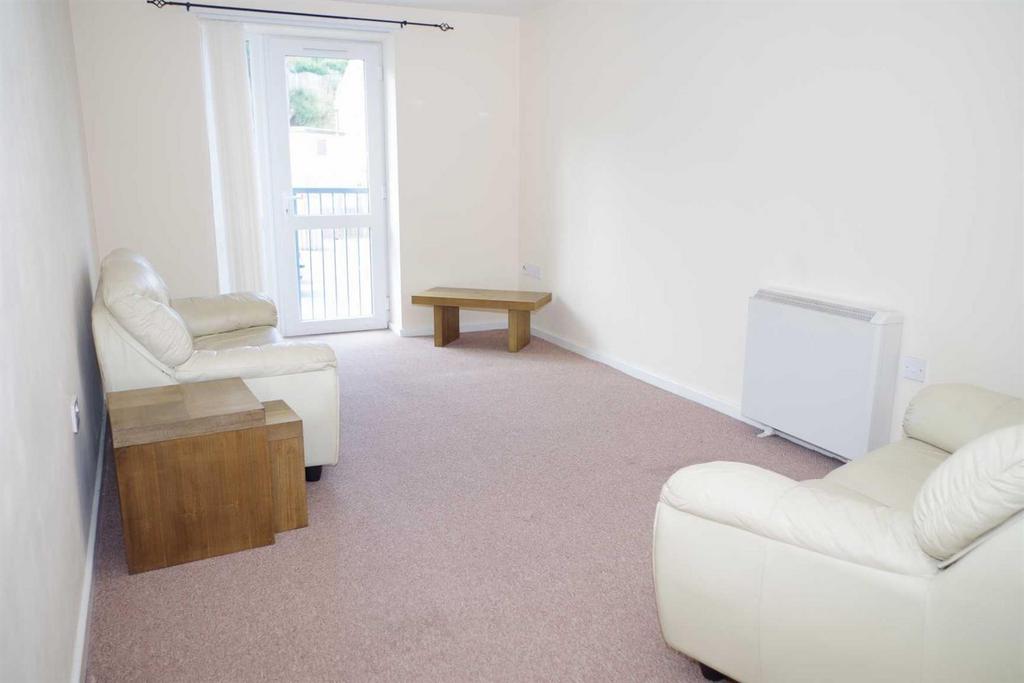 Brackendale Court, Thackley 2 bed apartment to rent £600 pcm (£138 pw)