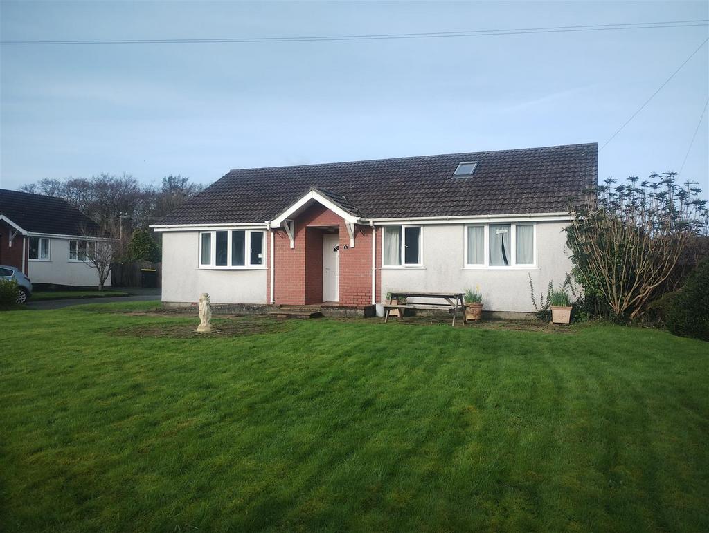 Swn Yr Afon, Moelfre 3 bed detached bungalow for sale £299,950