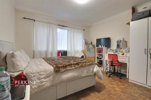 3 bedroom flat for sale, Northolt, UB5