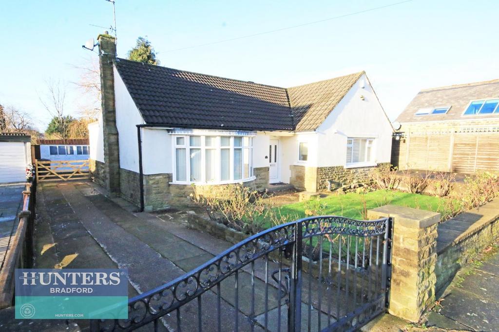 Tyersal Court Tyersal, Bradford, West Yorkshire, BD4 8EN 3 bed detached