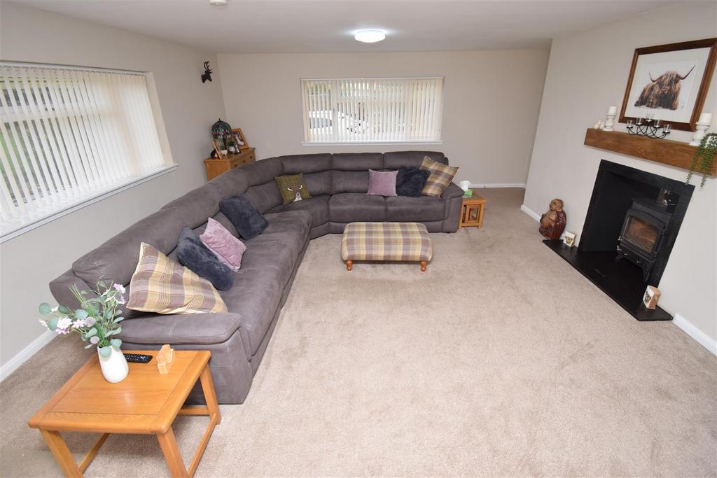 Lounge 1.jpg