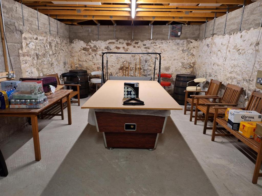 POOL TABLE.jpg