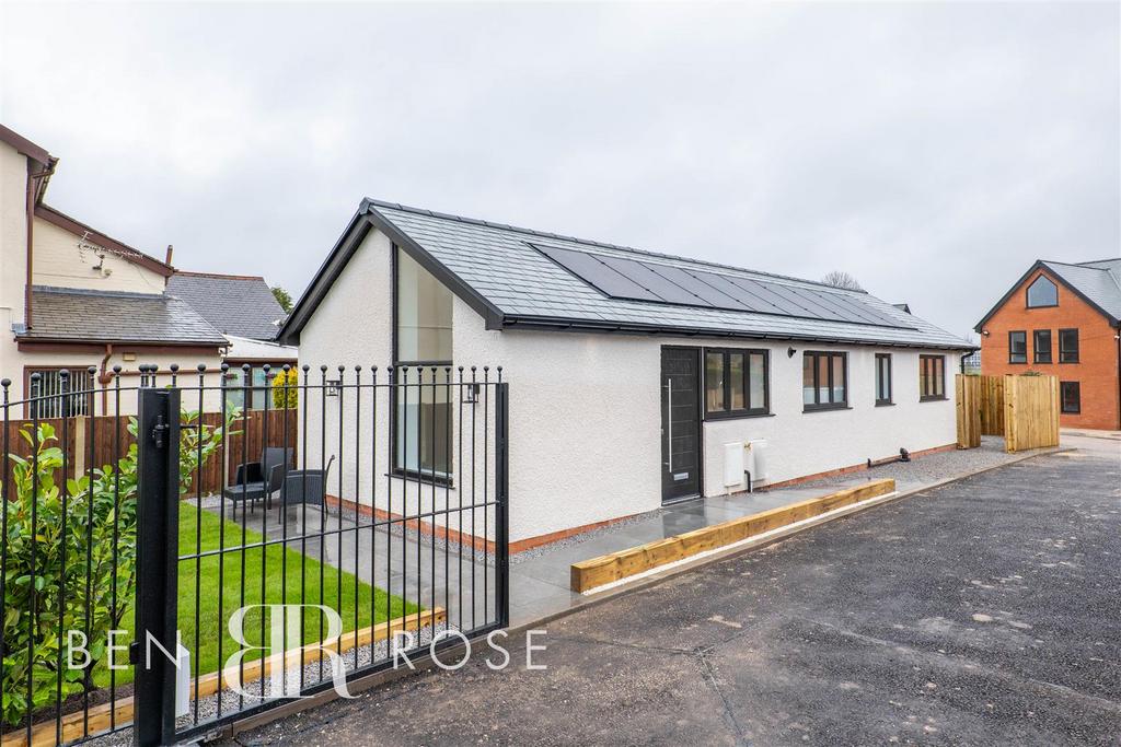 Leyland Lane, Leyland 2 bed detached bungalow for sale £229,995