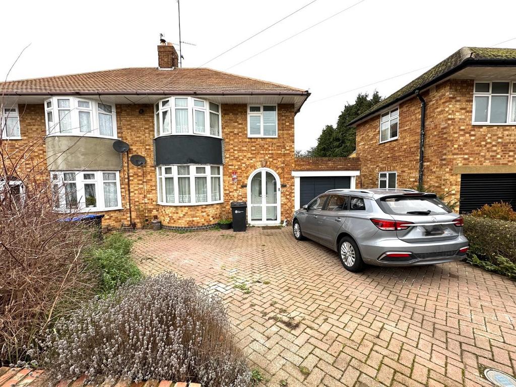 Lumbertubs Lane, Boothville, Northampton NN3 3 bed semidetached house
