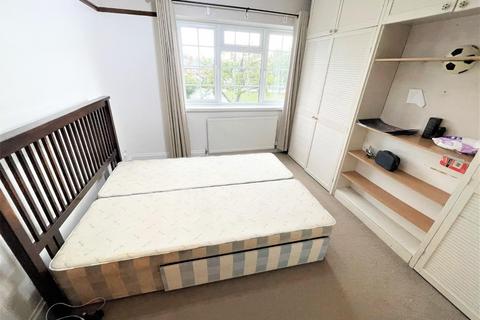 46 Mount Grove, Edgware, HA8 9SX