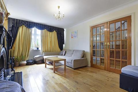 24 The Reddings, London, NW7 4JR