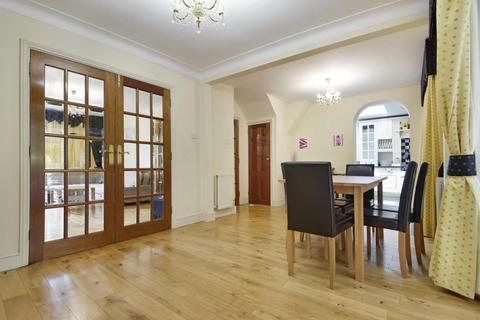 24 The Reddings, London, NW7 4JR