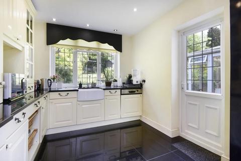 24 The Reddings, London, NW7 4JR