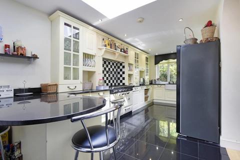 24 The Reddings, London, NW7 4JR