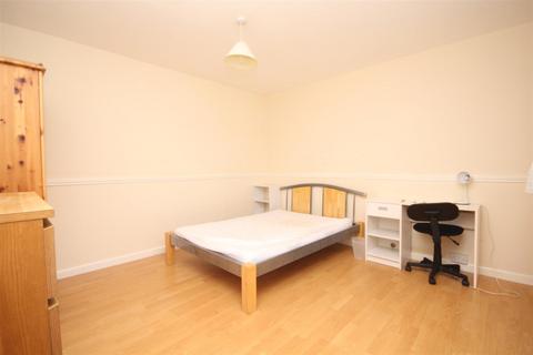 3 bedroom terraced house to rent, Templars Field, Coventry