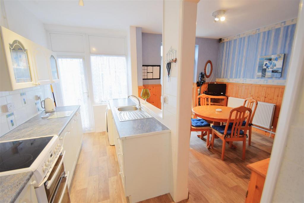 Davis Street, Avonmouth, Bristol 2 bed house for sale £250,000