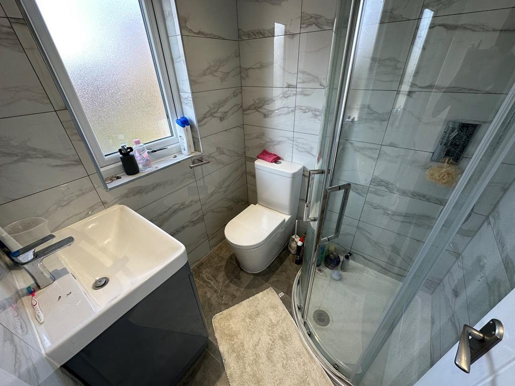 En-Suite Shower Suit