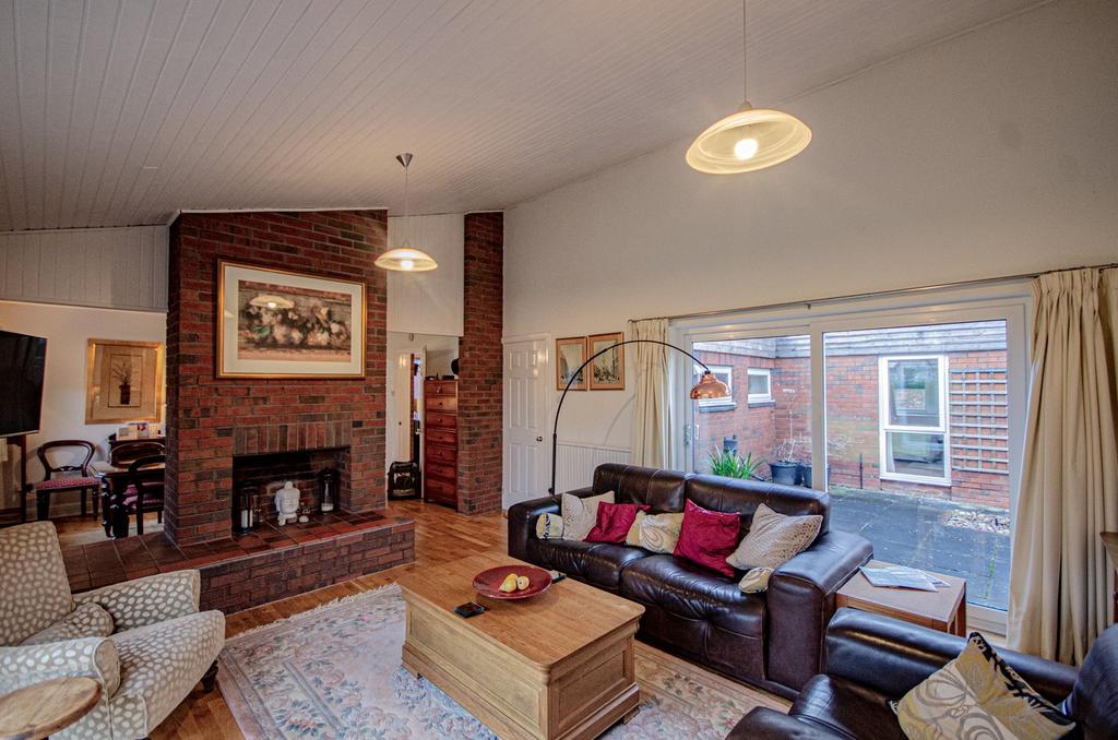 Foxes Hey, Delamere Park, Northwich, CW8 4 bed bungalow for sale £575,000