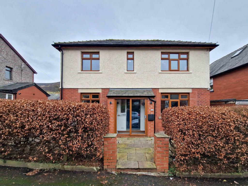 St Marys Drive, Greenfield, Saddleworth, OL3 4 bed detached house for