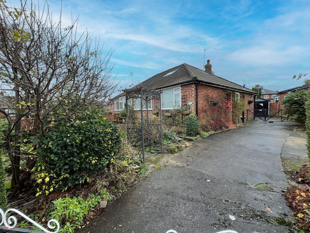 St. Johns Way, Harrogate, HG1 2 bed semidetached bungalow for sale £