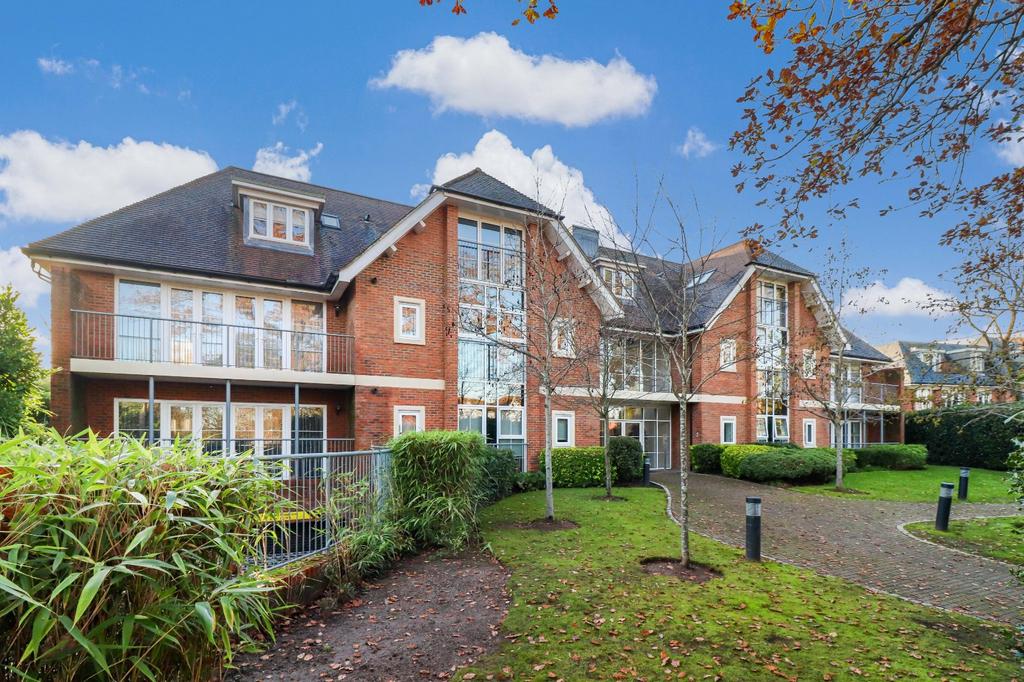 Station Road, Beaconsfield, HP9 2 bed penthouse for sale £975,000