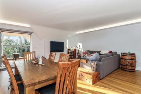 2 bedroom penthouse for sale, Station Road, Beaconsfield, HP9